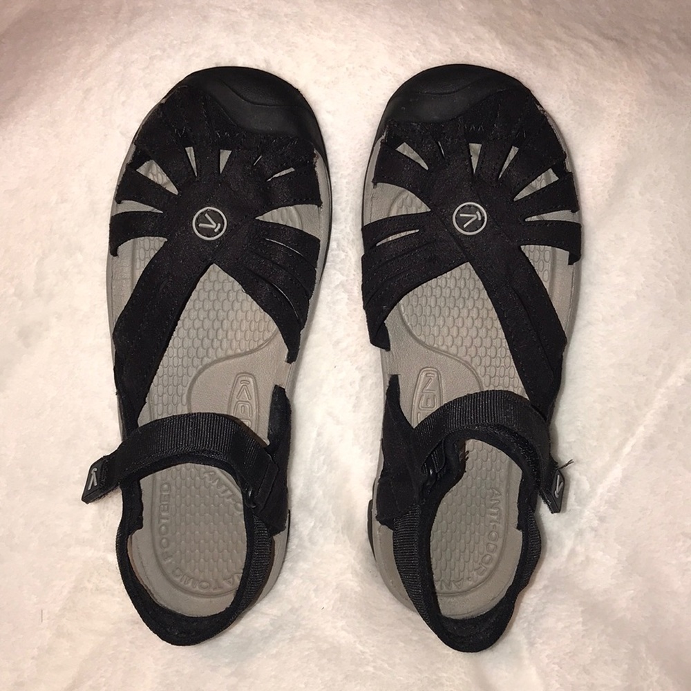 Keen Sandals Sz 7 LIKE NEW